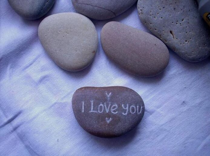 batu sebagai jimat cinta